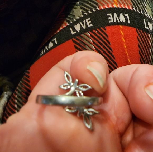 Ring - Picture 3 of 4